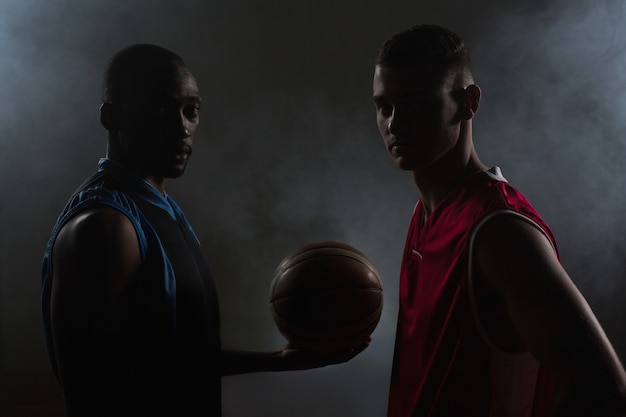 Deux, basketteur, regarder