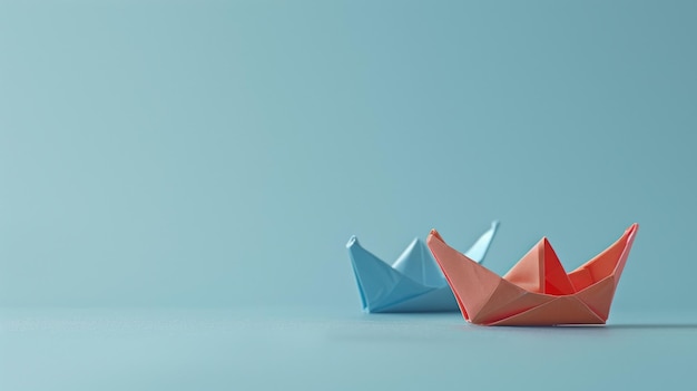 Deux bateaux d'origami sur un fond bleu un rouge et un bleu
