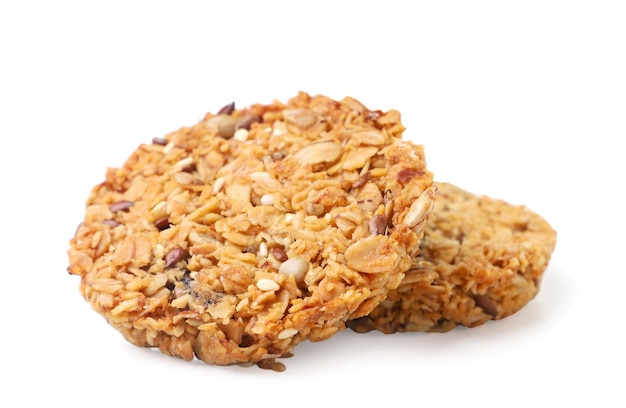 Deux biscuits granola sur fond blanc isolé