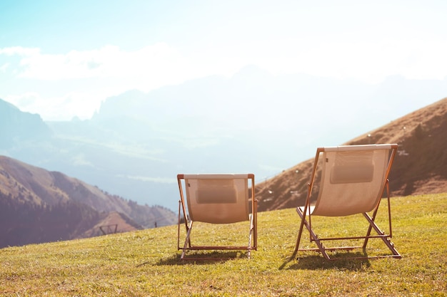 Deux chaises à la montagne