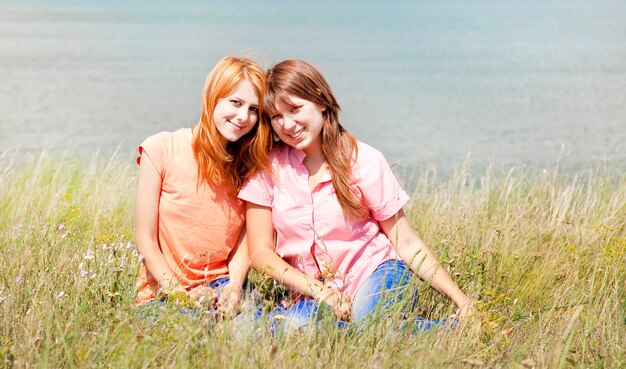 Deux copines à la campagne.