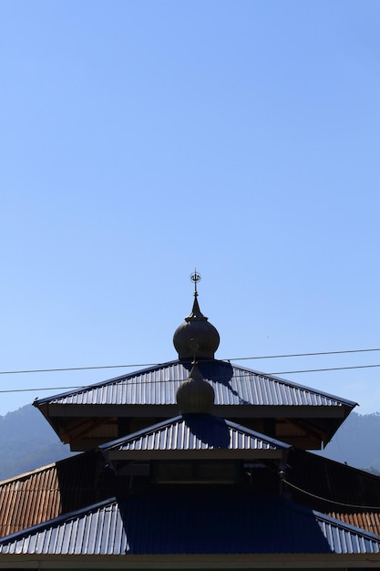 Photo deux dômes au sommet du toit de la mosquée composition du centre