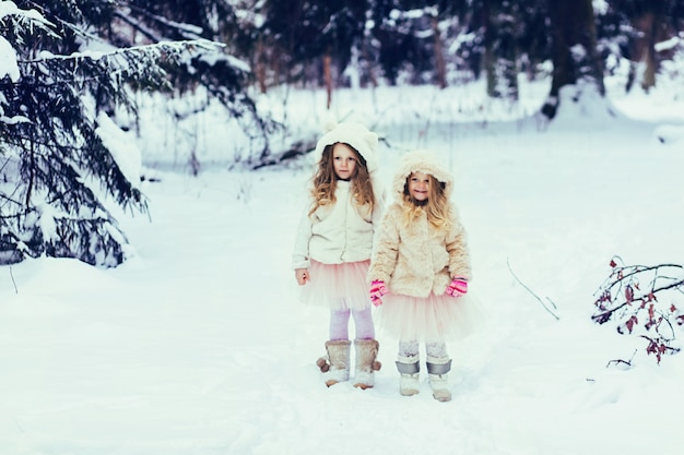 Deux enfants heureux