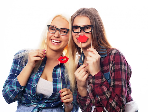 Deux filles élégantes hipster