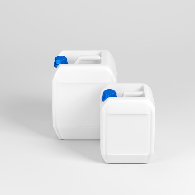 Deux jerrycans en plastique blanc de différentes tailles, rendu 3d