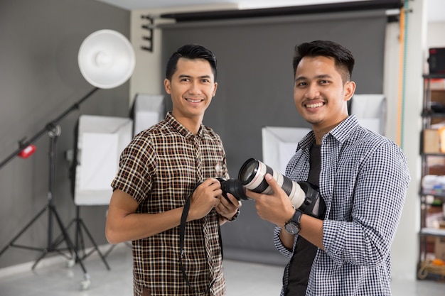 Deux jeunes photographes