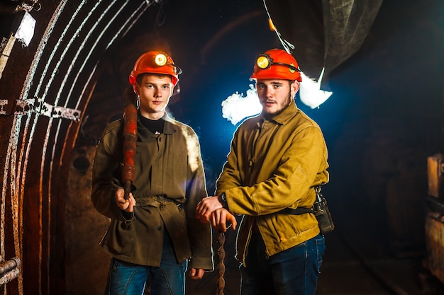 Deux mineurs dans la mine