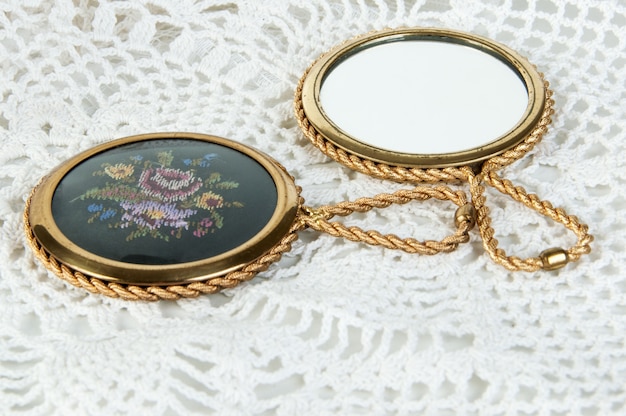 Deux miroirs en laiton vintage