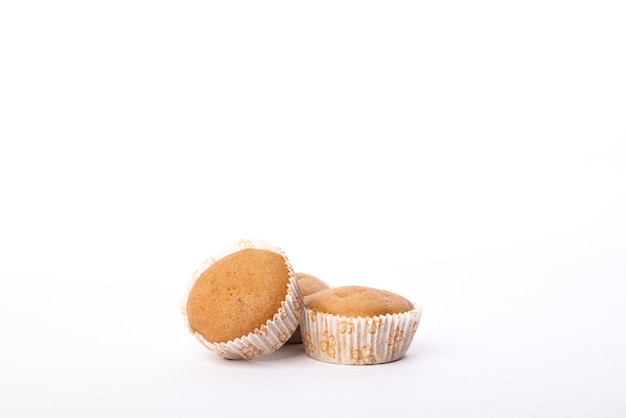 Deux muffins sur fond blanc