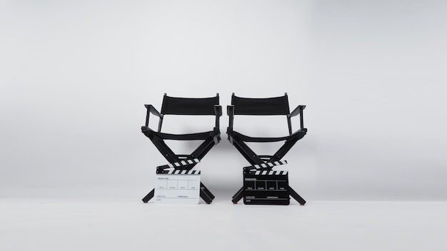 deux noir directeur président clapperboard utilisation dans l'industrie du cinéma de production vidéo sur fond blanc