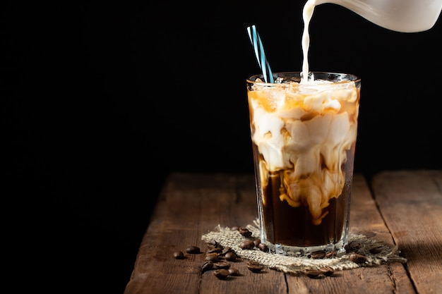 Deux verres de café froid.