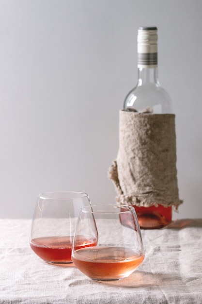 Deux verres de vin rosé