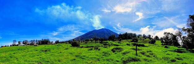 Devant le volcan actif Turrialba