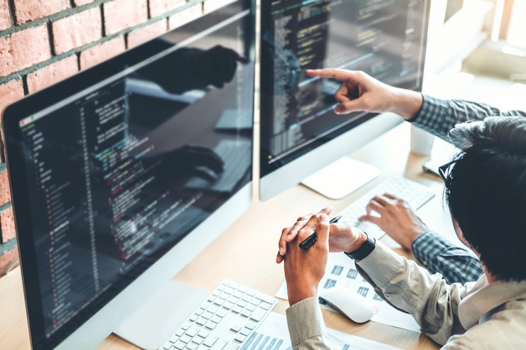 Photo développer des technologies de conception et de codage de sites web pour le développement d'équipe de programmeurs