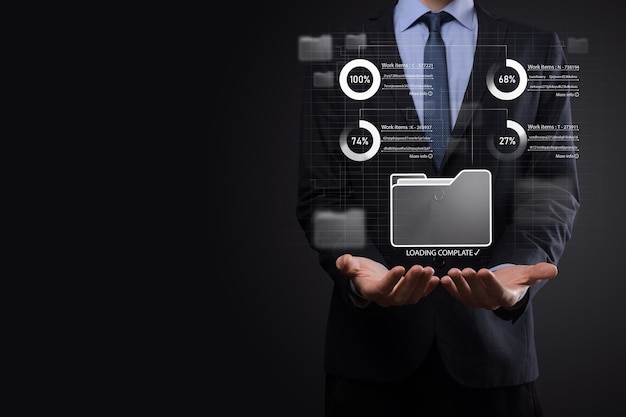 Développeur d'entreprise main utilisant le cadre de la carte sur un ordinateur moderne virtuel montrant l'innovation Développement de logiciels agiles Outil de gestion de projet lean changements rapides conceptDocument Management System DMS