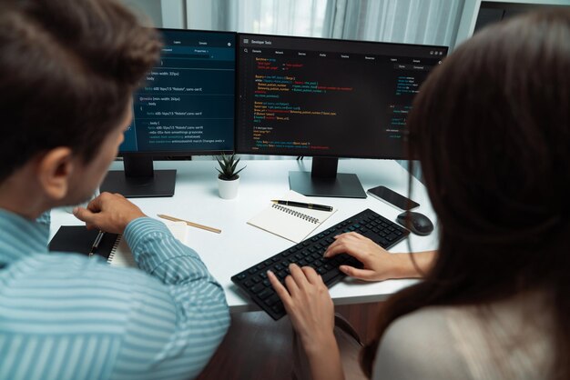 Les développeurs discutent du postulat du logiciel de planification de site Web