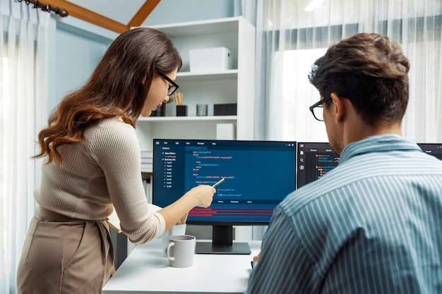 Les développeurs discutent du postulat du logiciel de planification de site Web
