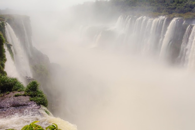 Devils Throat chute dans la rivière Iguazu Brésil Argentine border Cataratas Iguacu