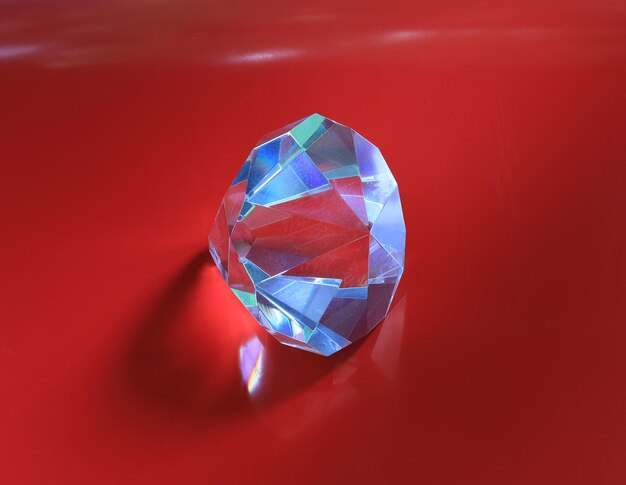 diamant isolé sur fond rouge