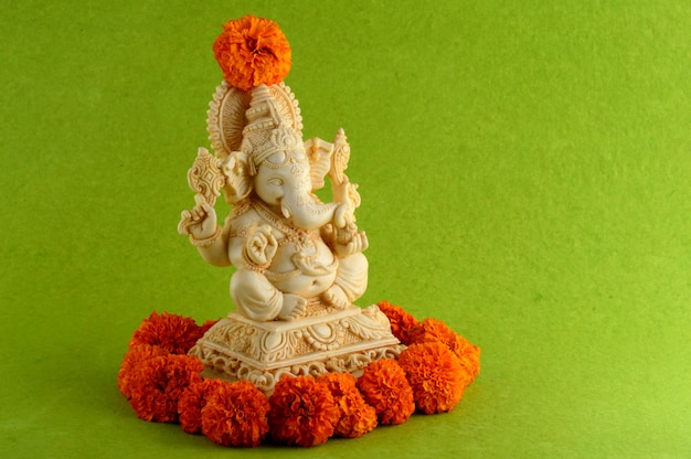 Dieu hindou Ganesha. Ganesha Idol sur fond vert