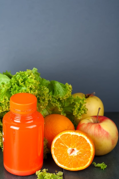 différentes bouteilles de jus de fruits