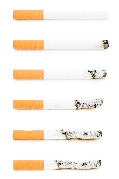 Différentes cigarettes allumées