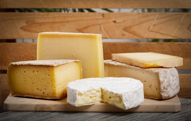 Différents fromages français Normandie et Savoie