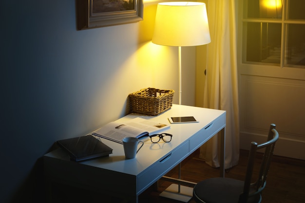 Différents objets sur le bureau