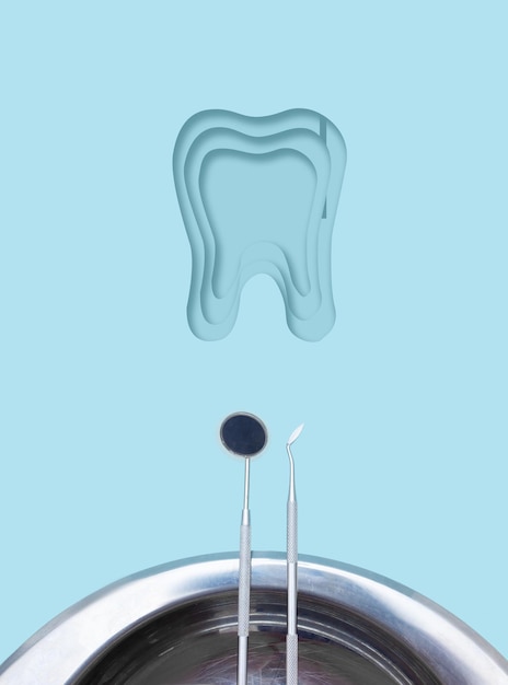 Différents outils pour les soins dentaires avec une icône de forme découpée en papier dentaire linéaire mince Signe de symbole de dent Contexte dentaire Avec espace de copie agrandi Concept d'hygiène dentaire orale