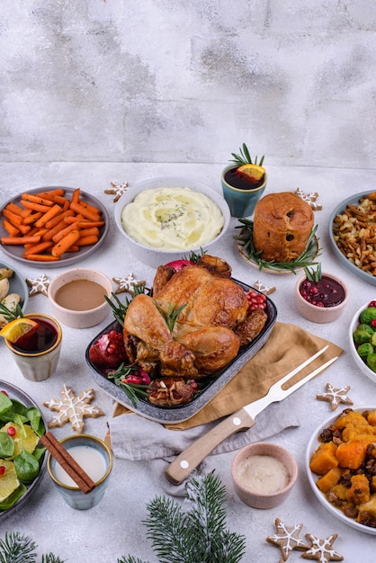 Dîner de fête de Noël avec des plats traditionnels