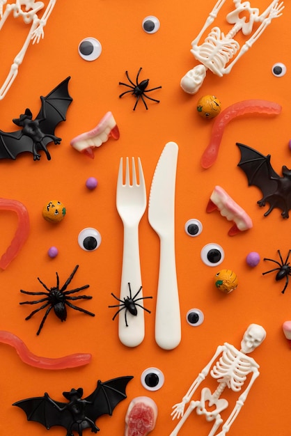 Photo dîner d'halloween arrière-plan de la fête de couverts avec des décorations d'halloway et des bonbons