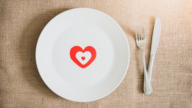 Dîner Saint Valentin avec réglage de la table