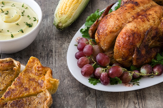 Dîner de Thanksgiving sur bois rustique