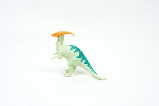 Dinosaure. jouet en caoutchouc plastique isolé sur blanc.