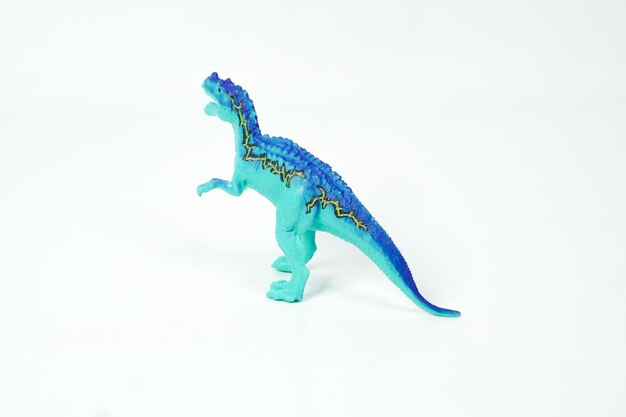 Dinosaure. jouet en caoutchouc plastique isolé sur blanc.