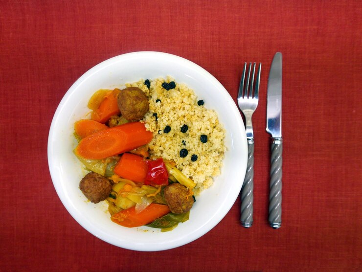 Photo directement au-dessus du repas servi sur la table