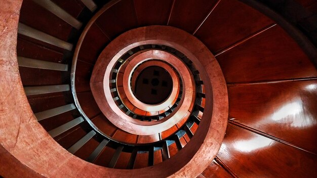 Photo directement au-dessus de l'escalier en spirale