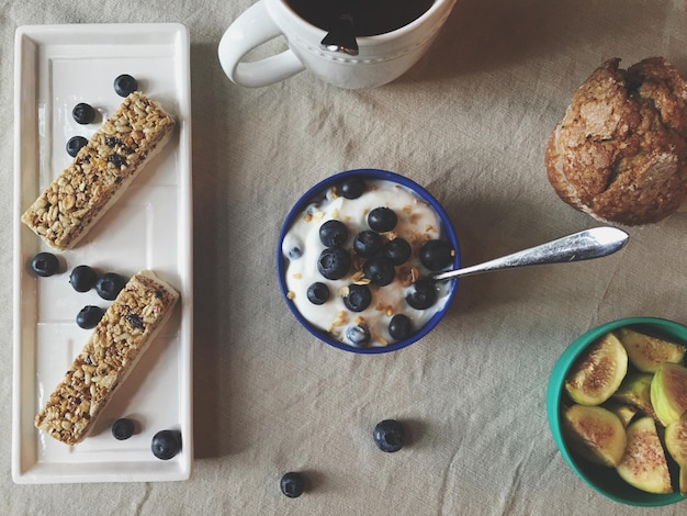 Directement au-dessus de la photo de la nourriture sur la table à la maison