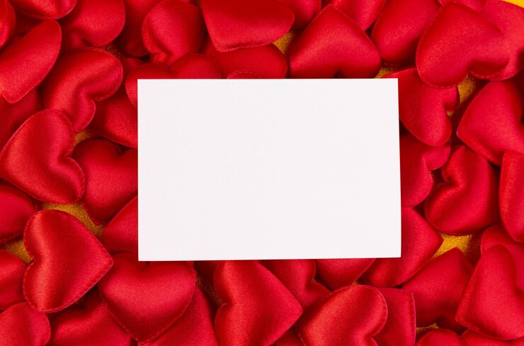 Photo directement au-dessus de la photo de roses rouges sur papier