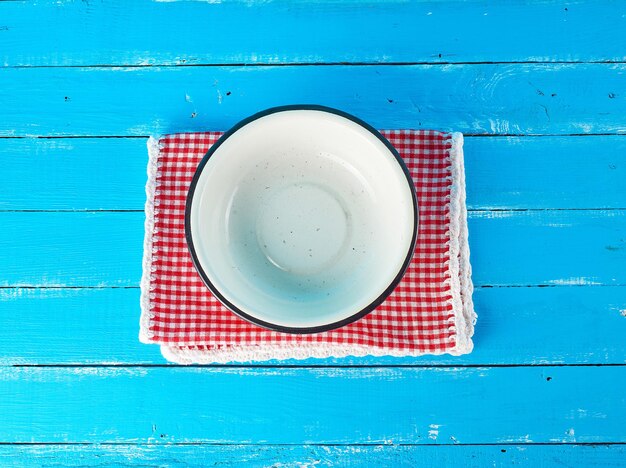 Photo directement au-dessus de la tasse de thé sur la table