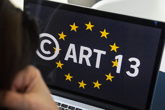 Photo la directive européenne concept sur le droit d'auteur dans le marché unique numérique ou l'art cdsm est connue sous le nom d'interdiction de meme