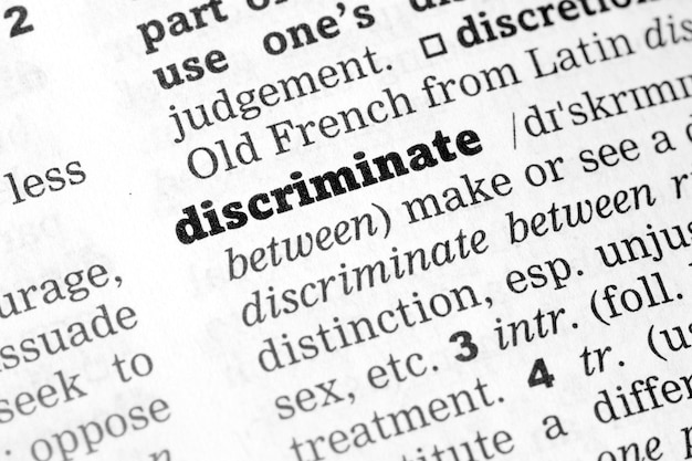 Discriminer la définition du dictionnaire