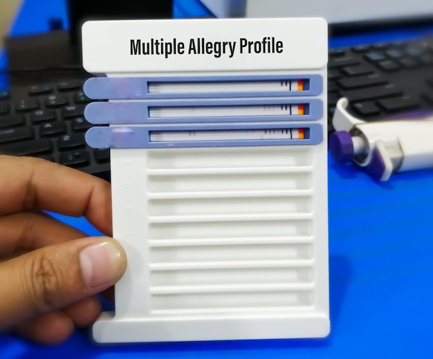 Dispositif de test d'allergies multiples avec résultat. Hypersensibilité. ANAPHYLAXIE