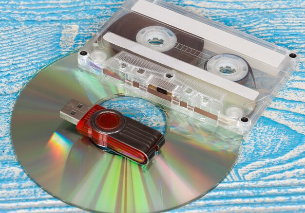 Disque, cassette et lecteur flash