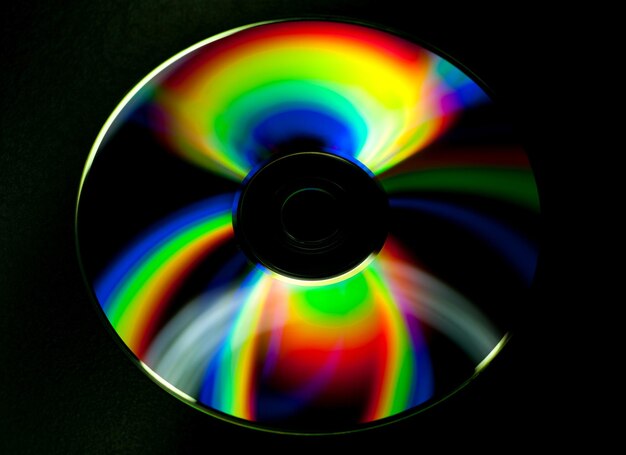 Disque CD et DVD sur fond noir