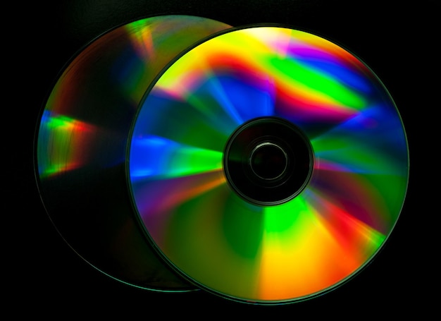 Disque CD et DVD sur fond noir