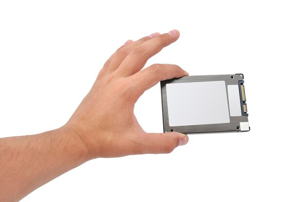 Disque SSD en main