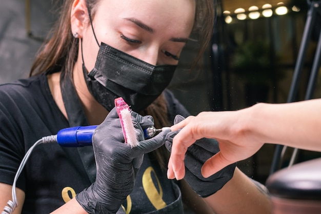 Dissolvant de vernis à manucure électrique automatique pour femmes à ongles. Ongles, vernis gel et