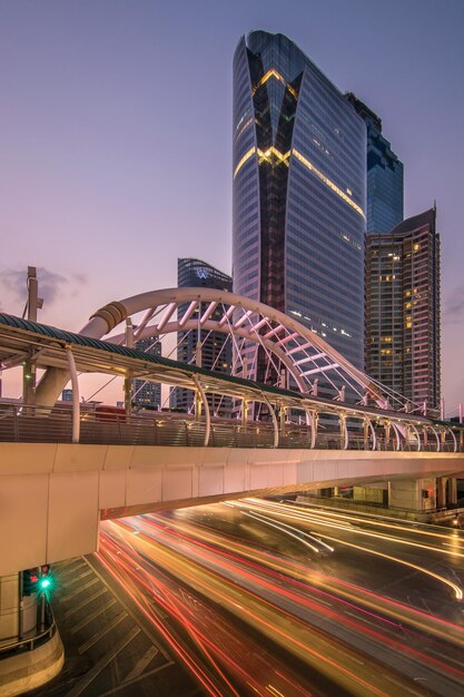 Photo le district de sathon, dans le centre de bangkok, est le centre financier de la thaïlande.