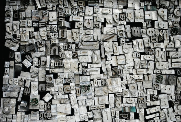 Photo divers alphabets à vendre au marché de rue